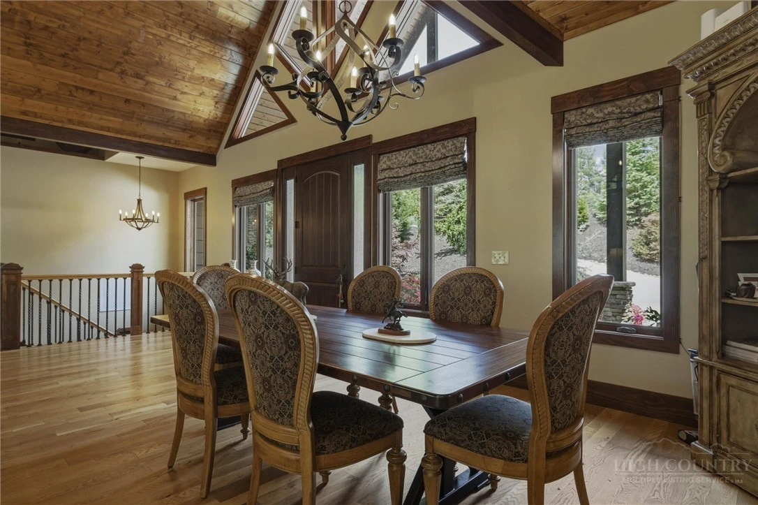 Image number 45 for the current listing
