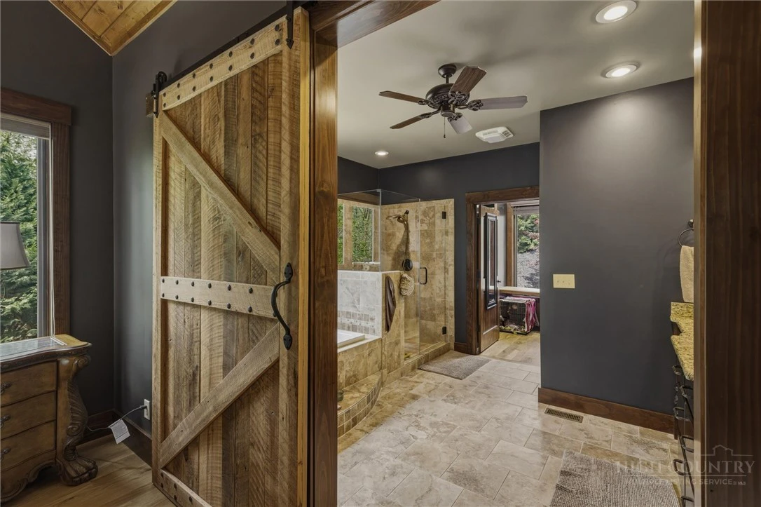 Image number 3 for the current listing