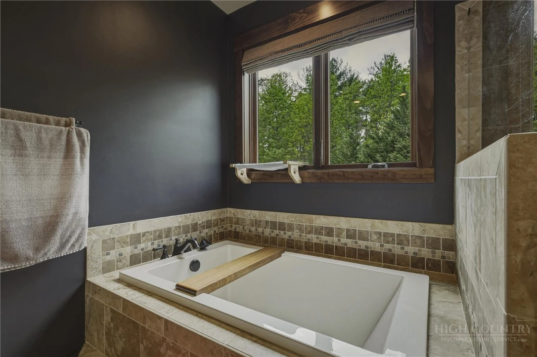 Image number 6 for the current listing