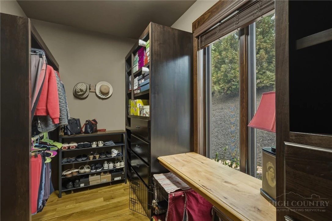 Image number 8 for the current listing