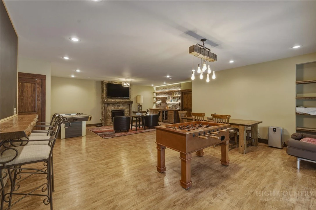 Image number 11 for the current listing
