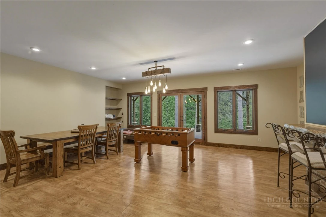 Image number 2 for the current listing