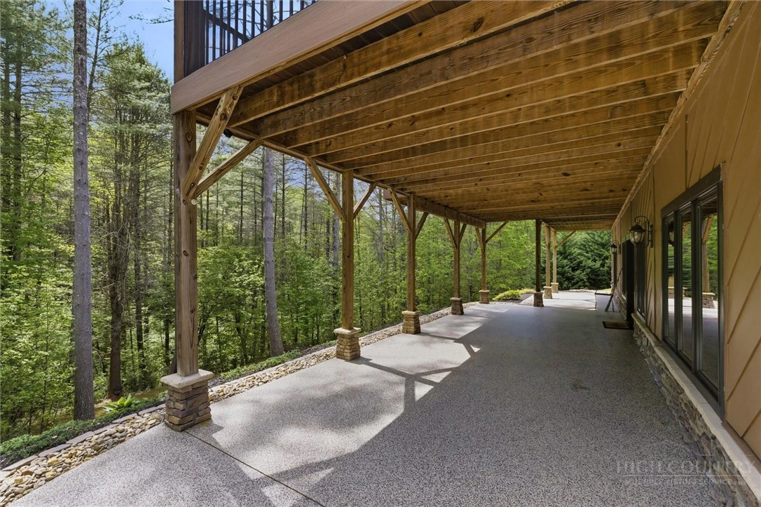 Image number 18 for the current listing