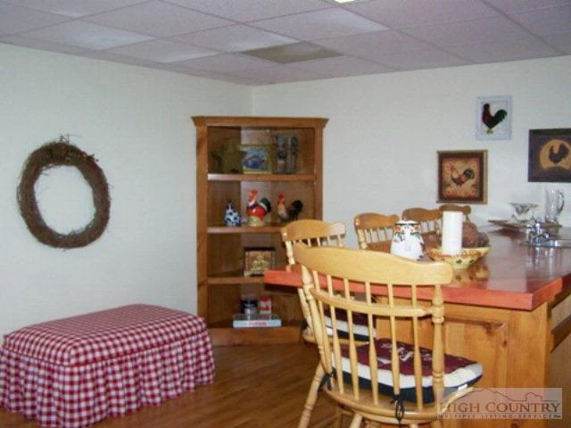 Image number 2 for the current listing