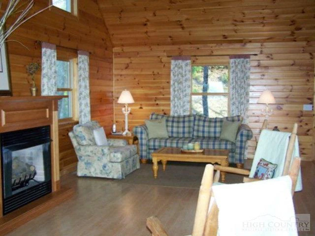 Image number 7 for the current listing