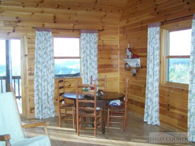 Image number 6 for the current listing