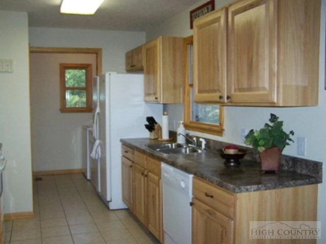 Image number 5 for the current listing