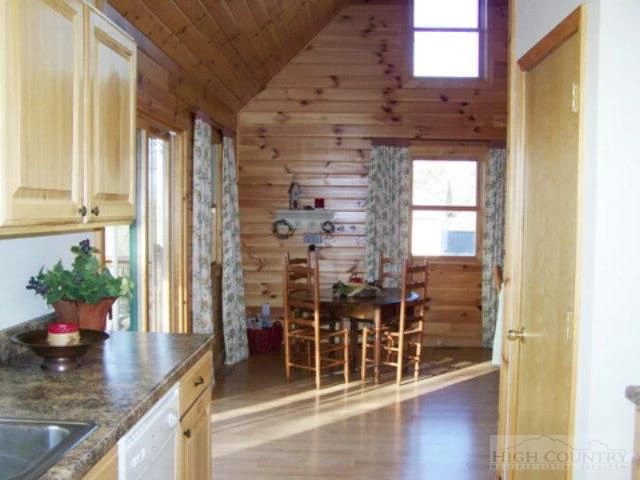 Image number 3 for the current listing