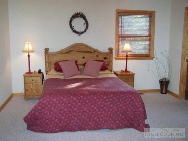 Image number 21 for the current listing
