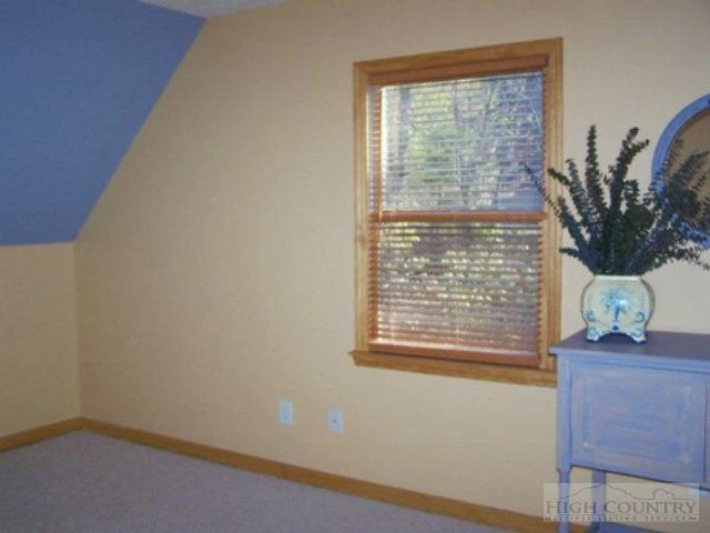 Image number 16 for the current listing