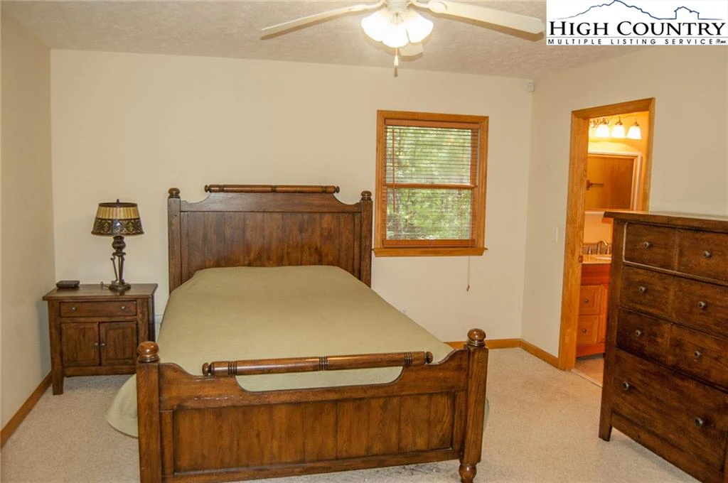 Image number 2 for the current listing