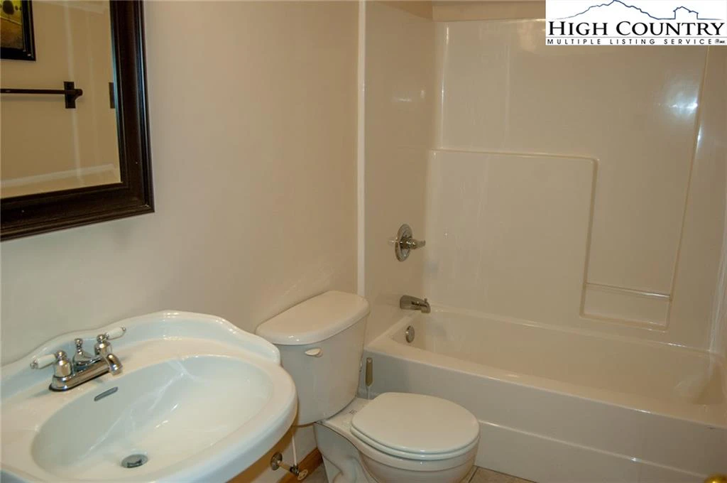 Image number 11 for the current listing