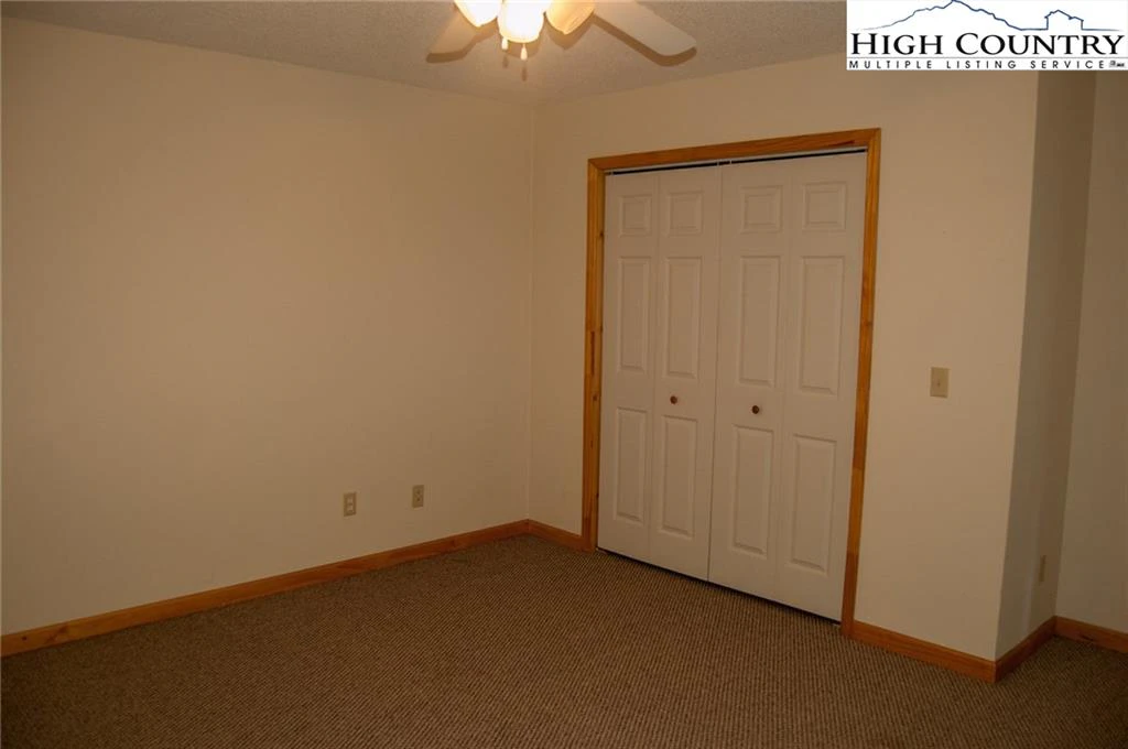 Image number 9 for the current listing