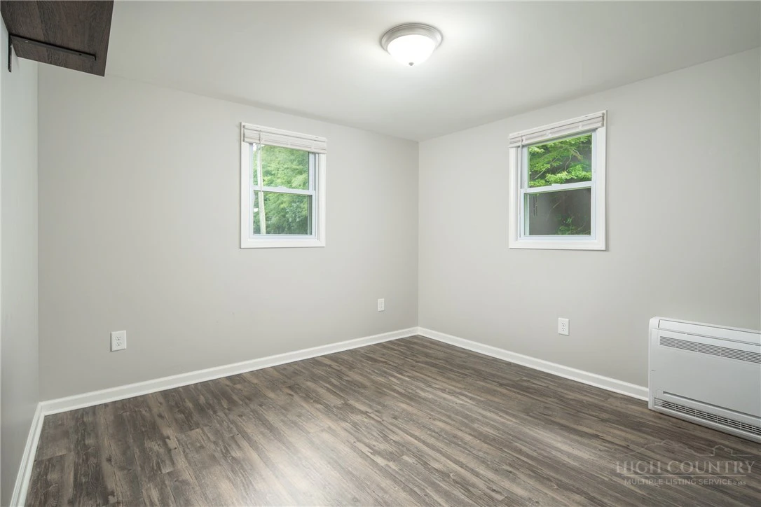 Image number 16 for the current listing