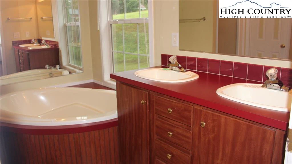 Image number 2 for the current listing