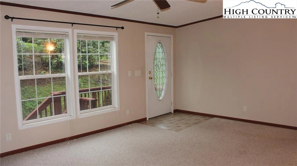 Image number 11 for the current listing