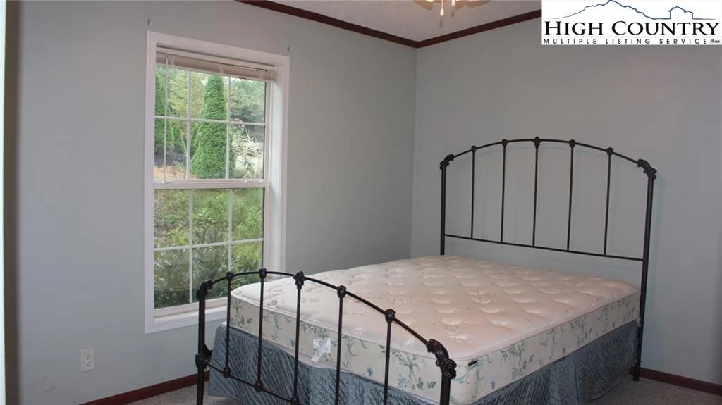 Image number 10 for the current listing