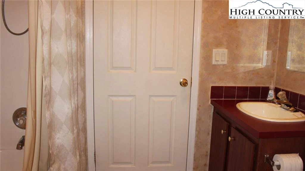 Image number 8 for the current listing