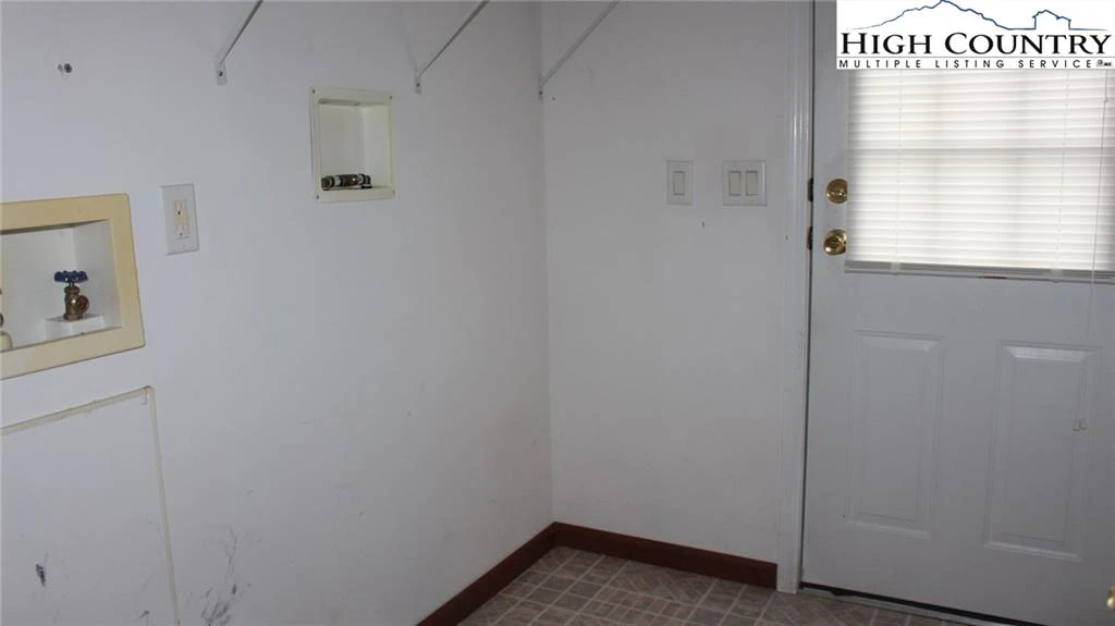 Image number 7 for the current listing