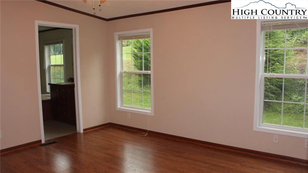 Image number 12 for the current listing