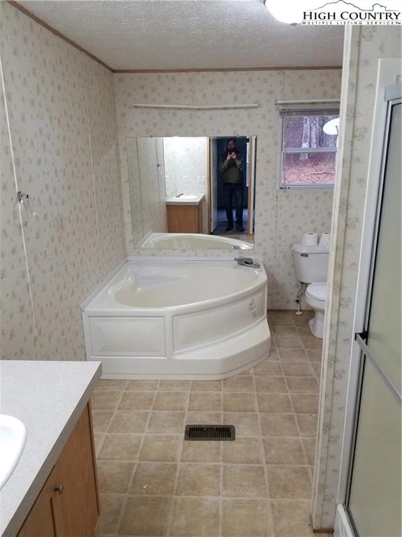 Image number 9 for the current listing