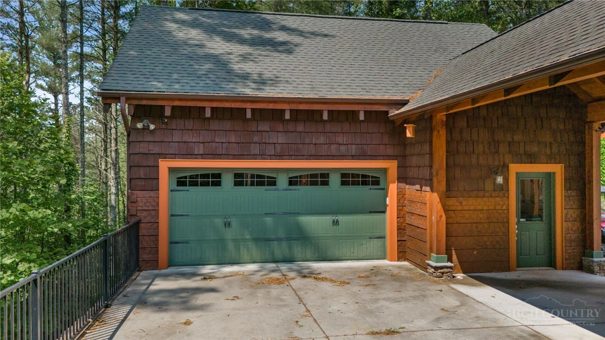 Image number 9 for the current listing