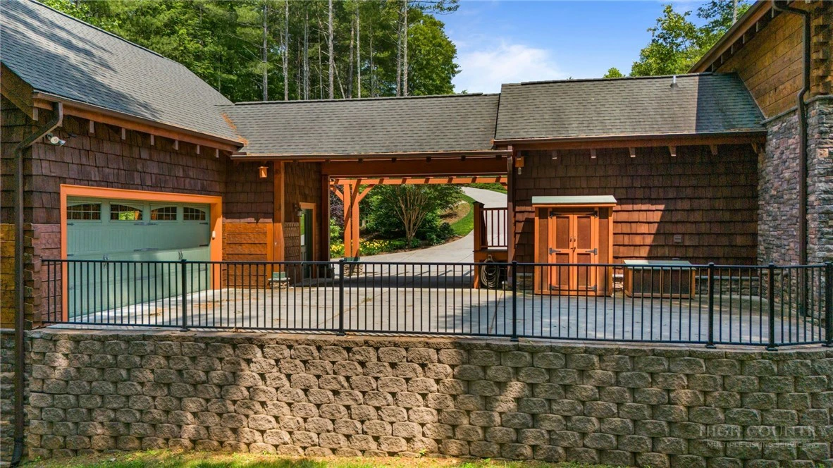 Image number 10 for the current listing