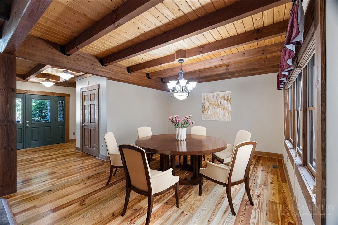 Image number 15 for the current listing