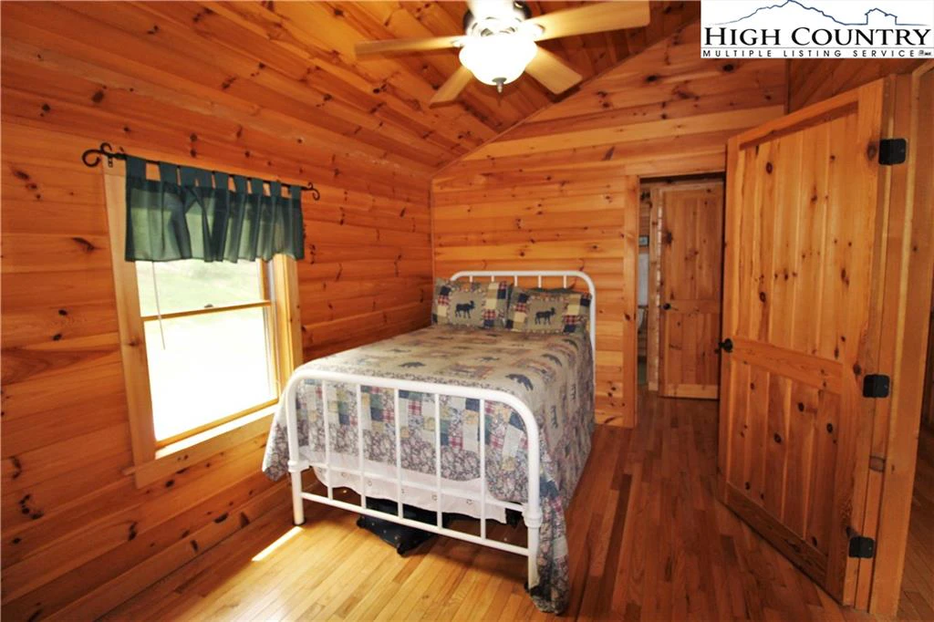 Image number 3 for the current listing