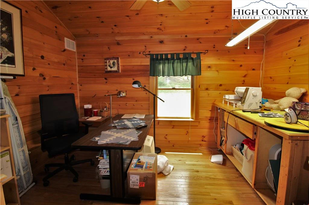 Image number 7 for the current listing