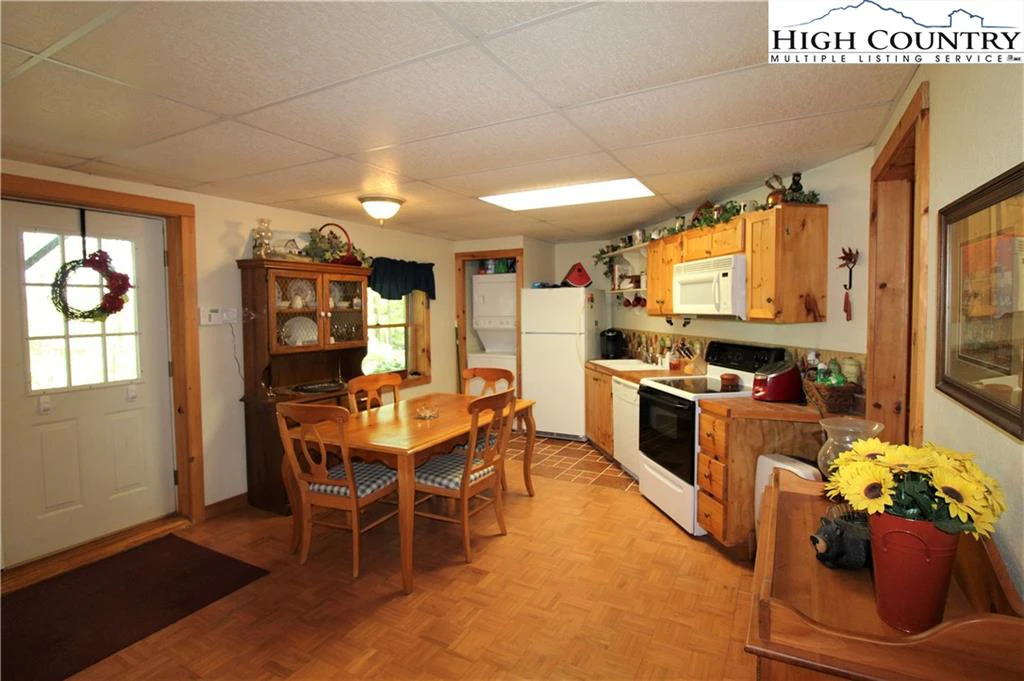 Image number 13 for the current listing