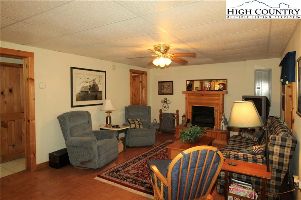 Image number 2 for the current listing