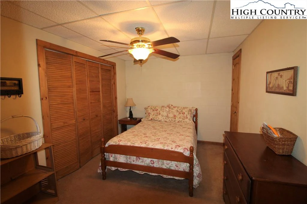 Image number 16 for the current listing
