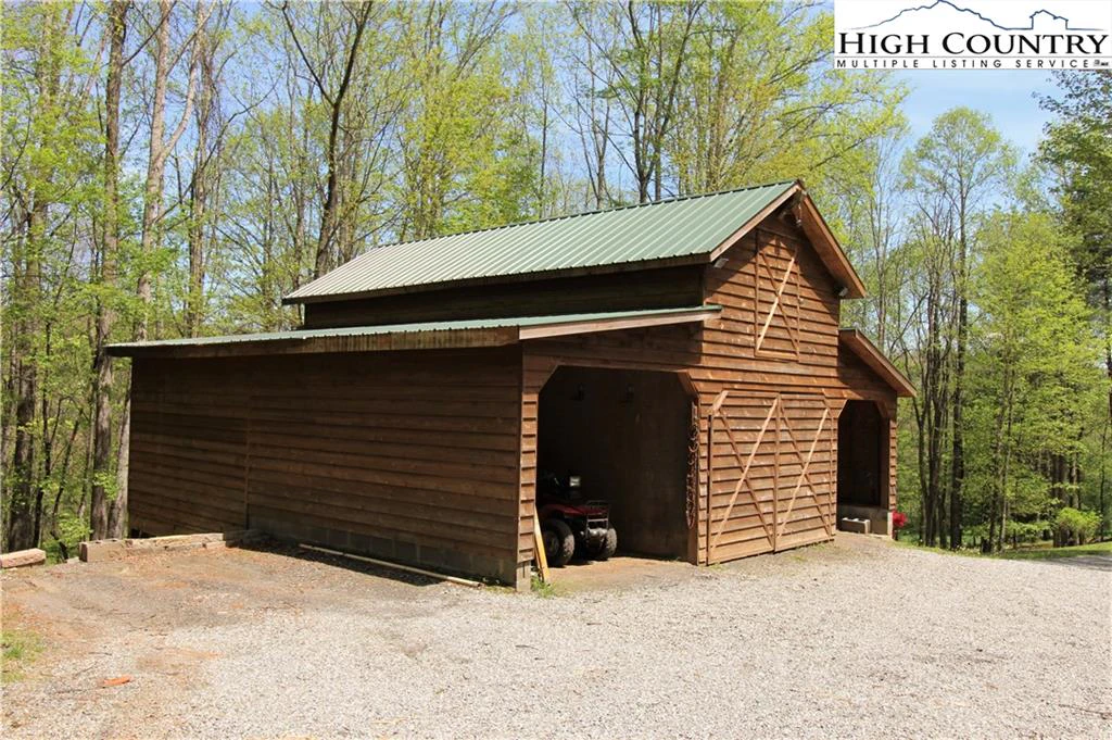 Image number 19 for the current listing