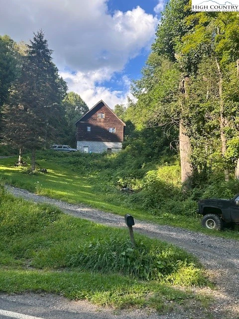 Image number 1 for the current listing