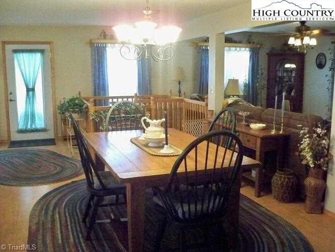 Image number 4 for the current listing