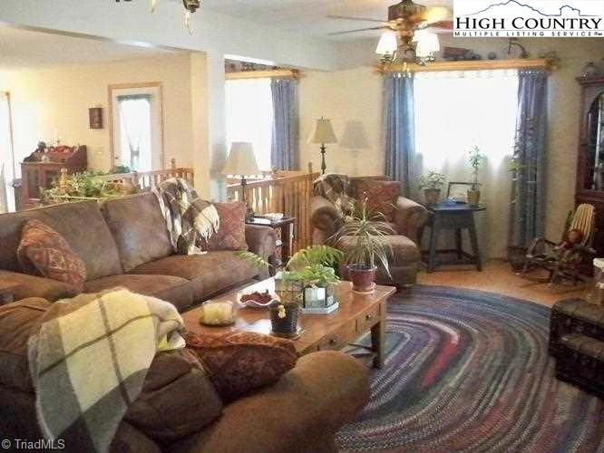 Image number 5 for the current listing