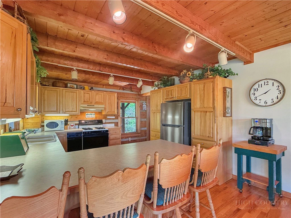 Image number 13 for the current listing