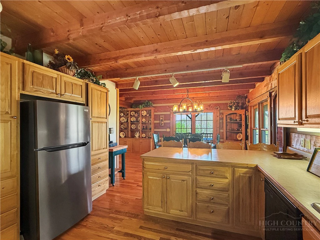 Image number 3 for the current listing