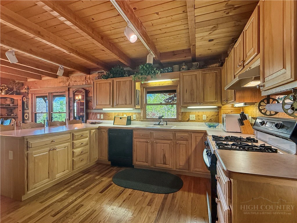 Image number 4 for the current listing