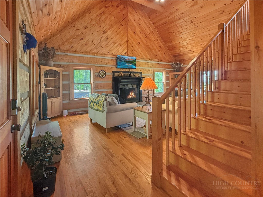 Image number 5 for the current listing