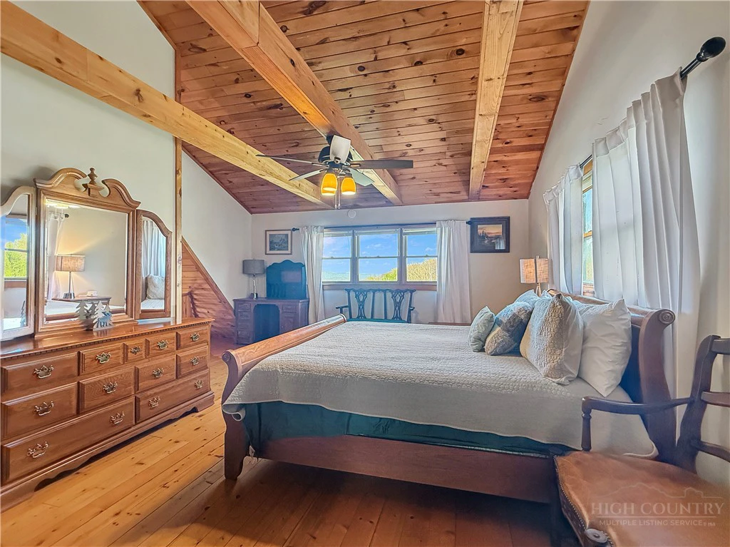 Image number 7 for the current listing