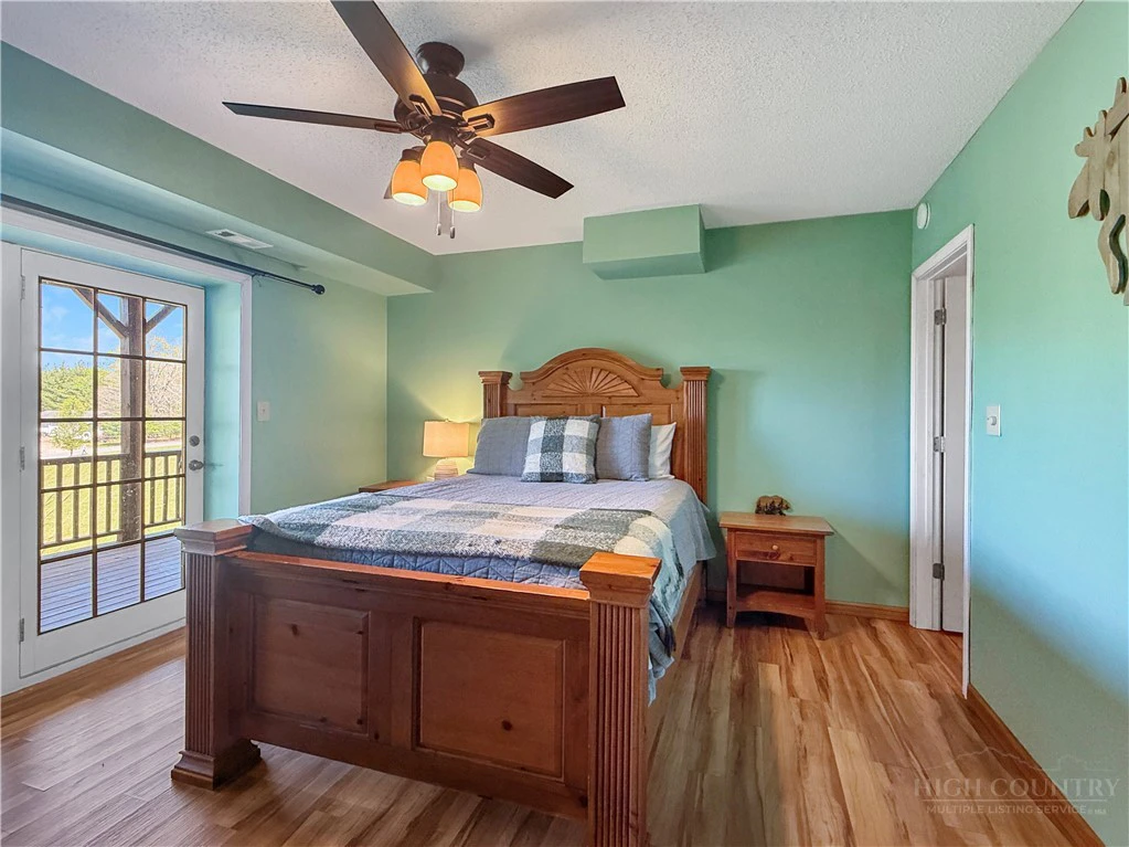 Image number 11 for the current listing