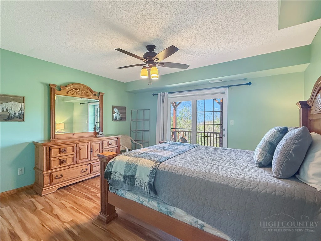 Image number 12 for the current listing