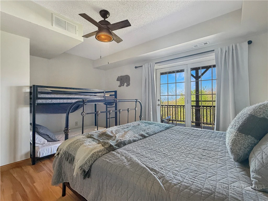 Image number 14 for the current listing