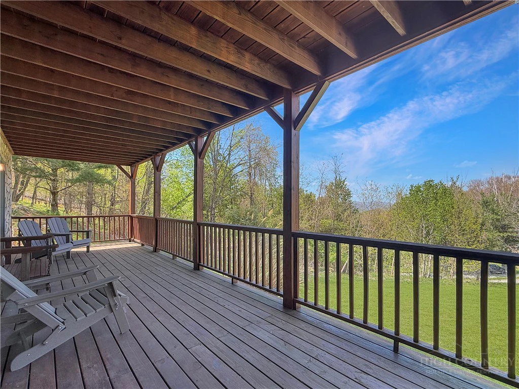 Image number 16 for the current listing