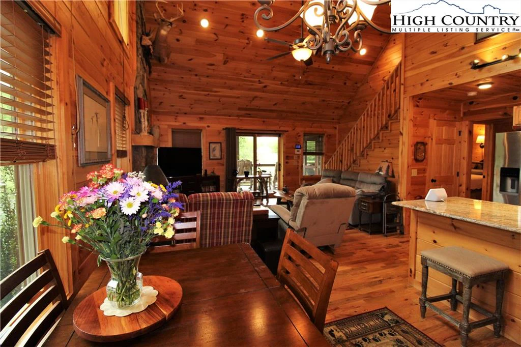 Image number 21 for the current listing