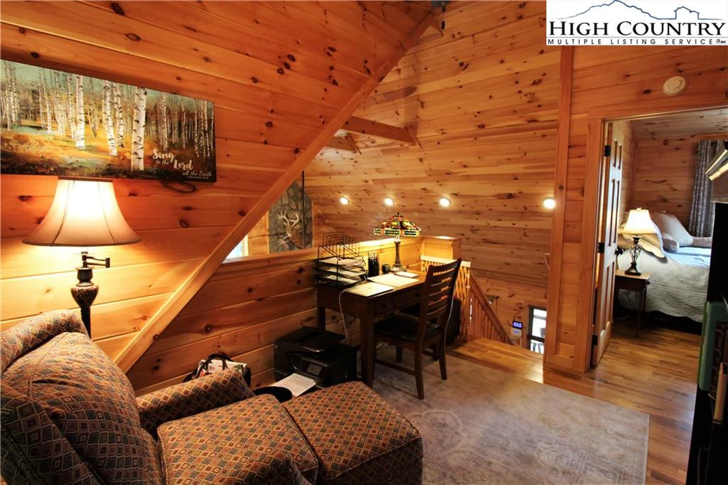 Image number 11 for the current listing