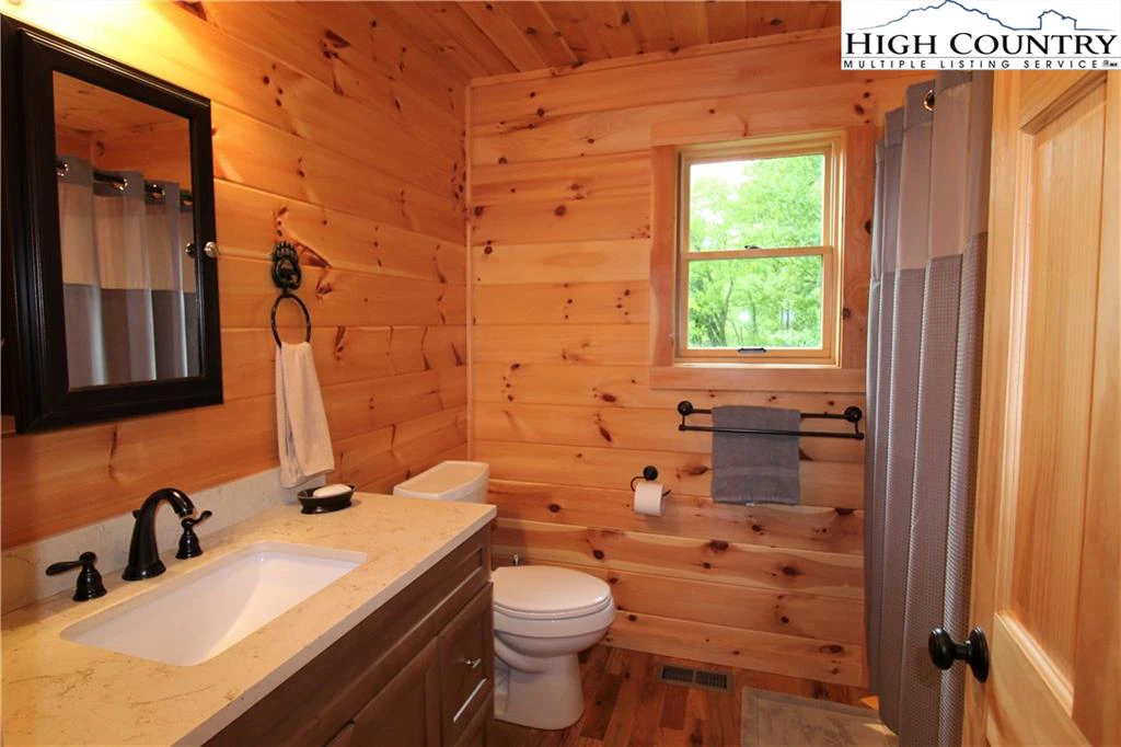 Image number 3 for the current listing