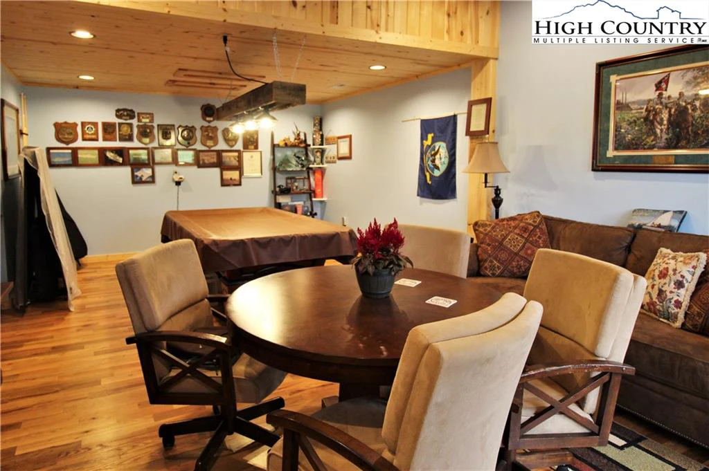 Image number 7 for the current listing